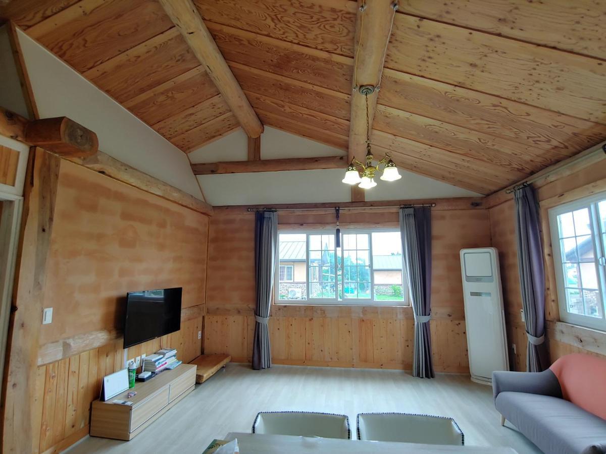 Geumok Log Pension Сеогвипо Екстериор снимка