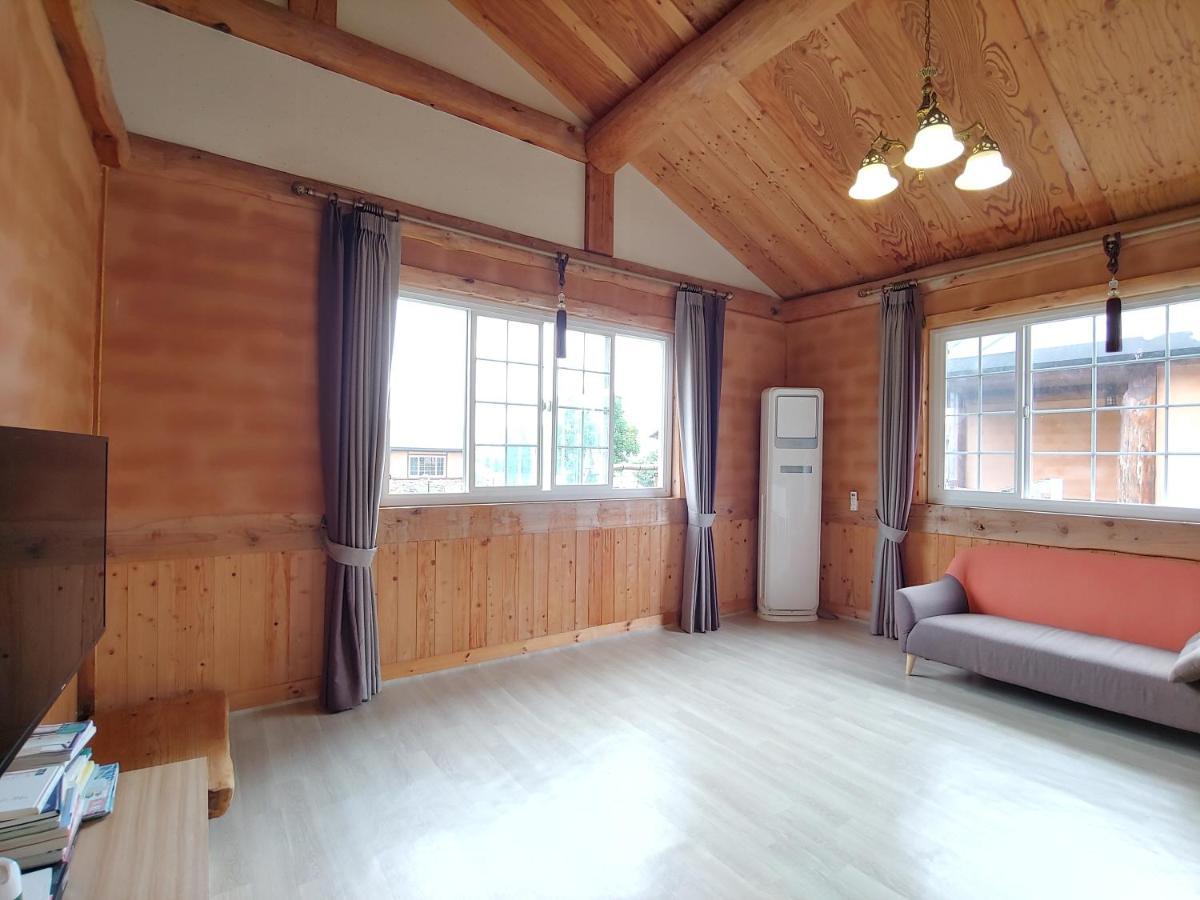 Geumok Log Pension Сеогвипо Екстериор снимка
