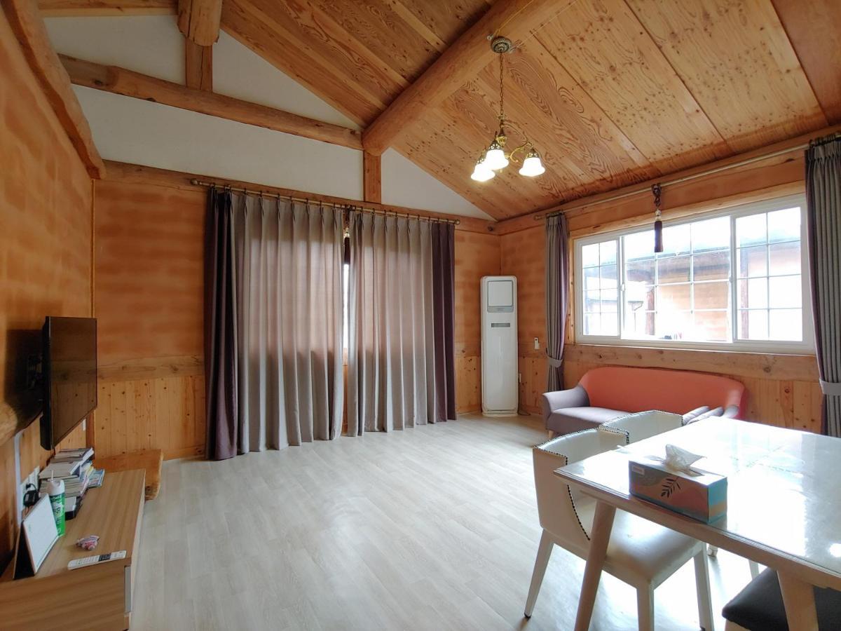 Geumok Log Pension Сеогвипо Екстериор снимка